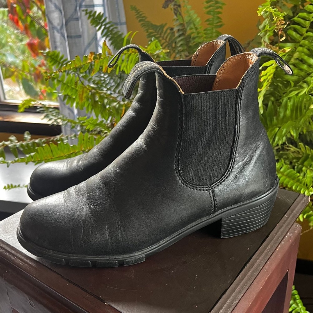 Blundstone Heeled Chelsea Black Boots Women's US Size 8.5